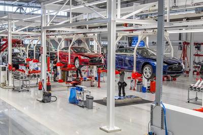 特斯拉超級(jí)工廠 全球最大屋頂太陽(yáng)能陣列與新型采暖制冷技術(shù)的前沿探索